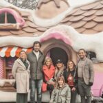 Isabel Angelino Instagram - Uma manhã passada em boa companhia com as crianças das Caf do ensino básico e o órgão executivo da @jfcascaisestoril @pedromoraissoarescascais @bibapitta @noelrogmenezes @ritaserracoelho Cascais Christmas Village