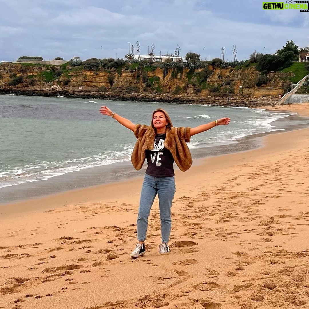 Isabel Angelino - 1.6K Likes - Good Vibes . Feliz domingo ! 💚