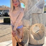 Isabel Angelino Instagram - Manhã fria com sol . Estamos no tempo dele 🤍 saia @boho.chic.trendy_