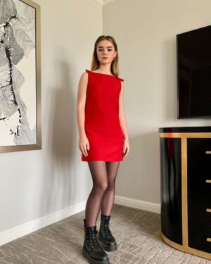 Isabella Sermon Instagram - LA press for #jurassicworlddominion 

Thank you @hollyevawhite for styling, @cedricjolivet for makeup and @cailenoble for hair