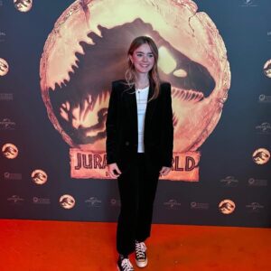 Isabella Sermon Instagram - #jurassicworlddominion screening London 🤝

styling: @hollyevawhite 
hair: @carlosferraz_ 
makeup: @charlotteyeomansmakeup 

Thanks to @universalpicturesuk and @zadigetvoltaire for my dream velvet suit