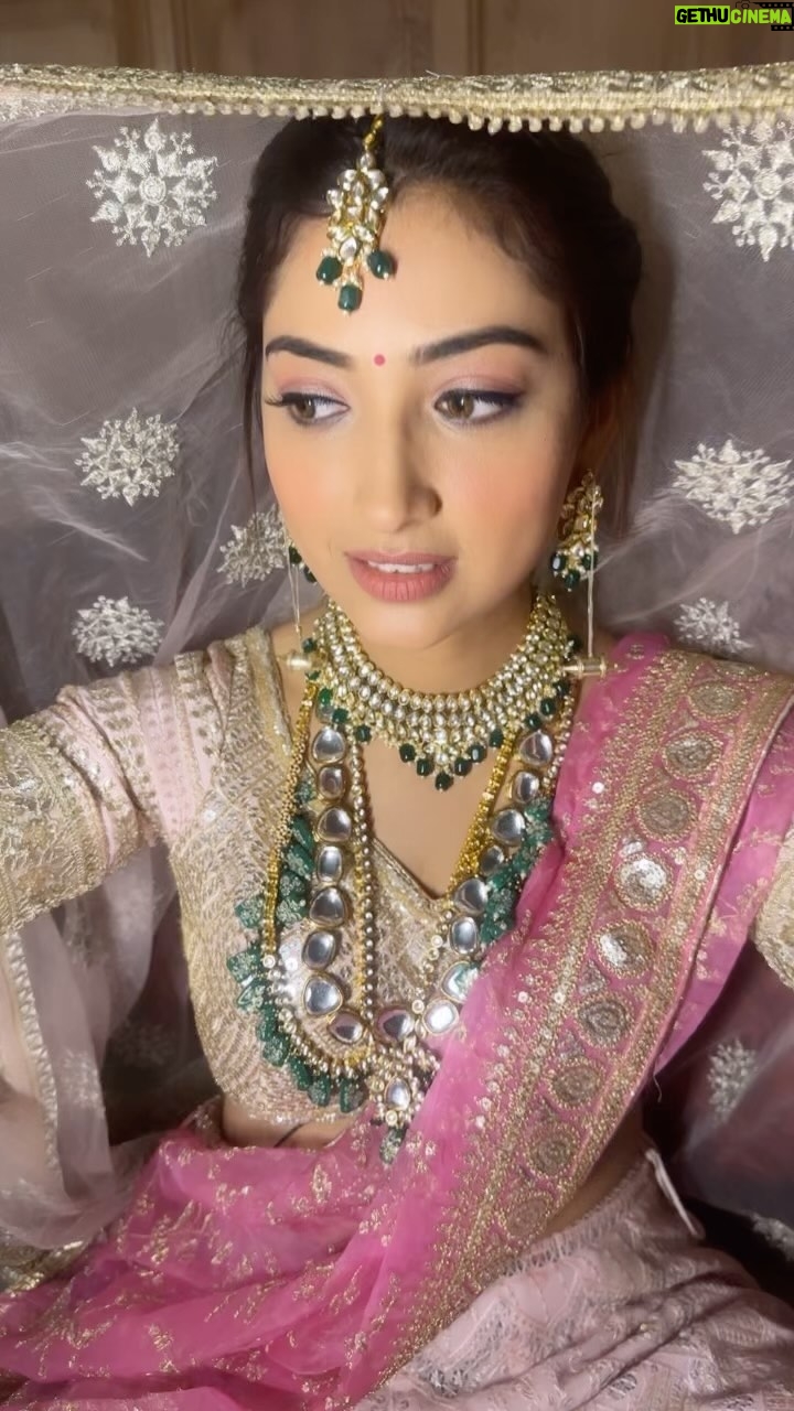 Isha Sharma Instagram - When you are making reels and peeche se koi full aaapki acting dekh rha ho😂🫢🫢
