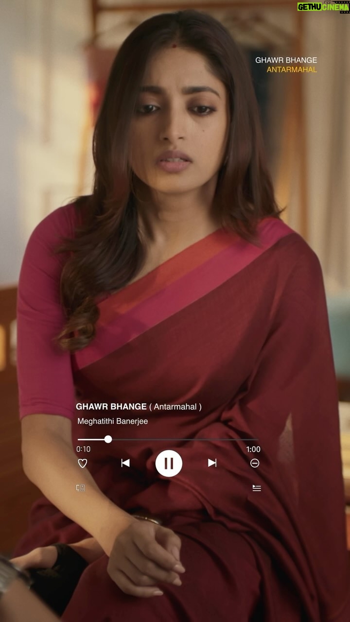 Ishaa Saha Instagram - বিচ্ছেদনামা 💔 #GhawrBhange from #Antormahal by @meghatithibanerjee ,composed by @shibamakesmusic out now : Link In Bio | Series directed by @aj_sen ,written by @neelzpics streaming now on @hoichoi.tv @ishaasaha_official @i_sauravdas @swastika023 @arpan_avi_ghoshal #RitaDuttaChakraborty @sreetama_roychowdhury #SVFMusic
