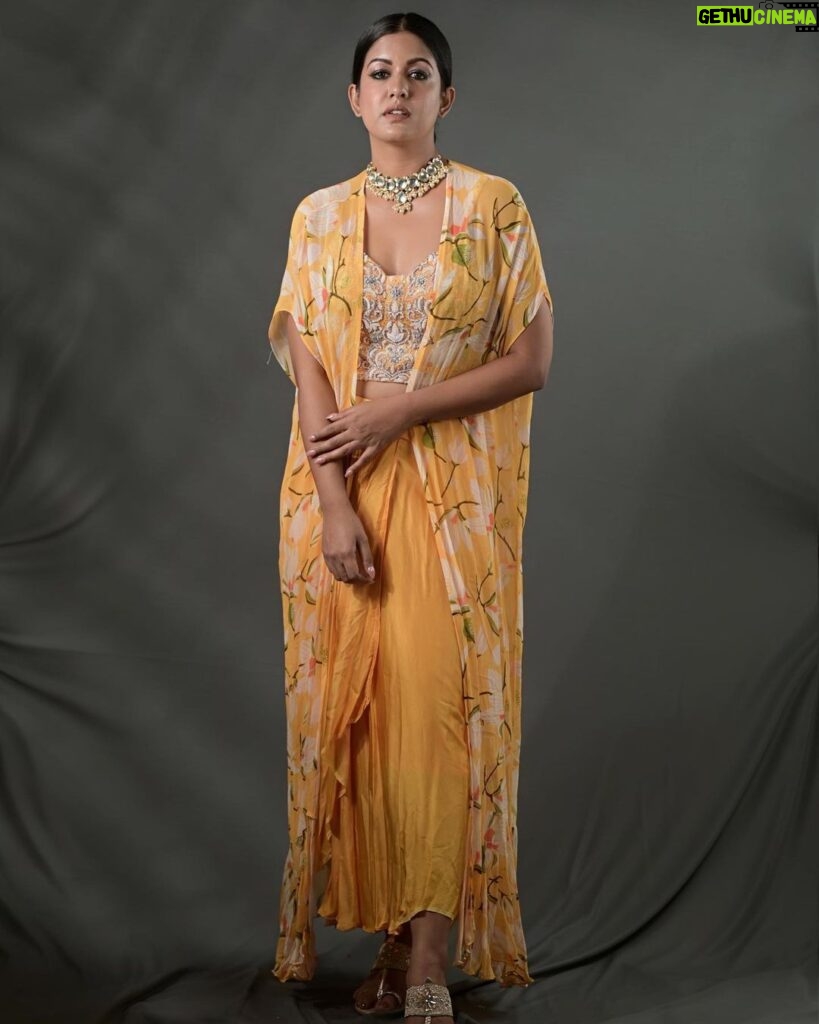Ishita Dutta Instagram - Diwali Ready ❤ Styled by: @styleitupbyaashna Outfit: @labelnikkiej Jewellery: @sheqe_by_triptikohli Hair & Makeup by: @celebsmakeupbysejal @makeoverbysejalthakkar Shot by: @deepak_das_photography