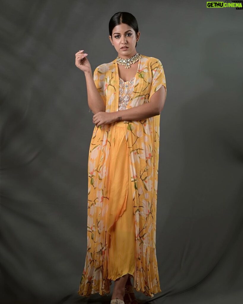 Ishita Dutta Instagram - Diwali Ready ❤ Styled by: @styleitupbyaashna Outfit: @labelnikkiej Jewellery: @sheqe_by_triptikohli Hair & Makeup by: @celebsmakeupbysejal @makeoverbysejalthakkar Shot by: @deepak_das_photography