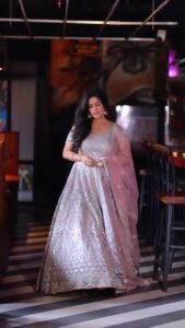 Ishita Dutta Instagram - 💕 @yash_bhatwal_photography @weddings_by_sanjay @truetrammtrunk @puneetgidwani @makeoverbysejalthakkar @bonnysnx @vblitzcommunications