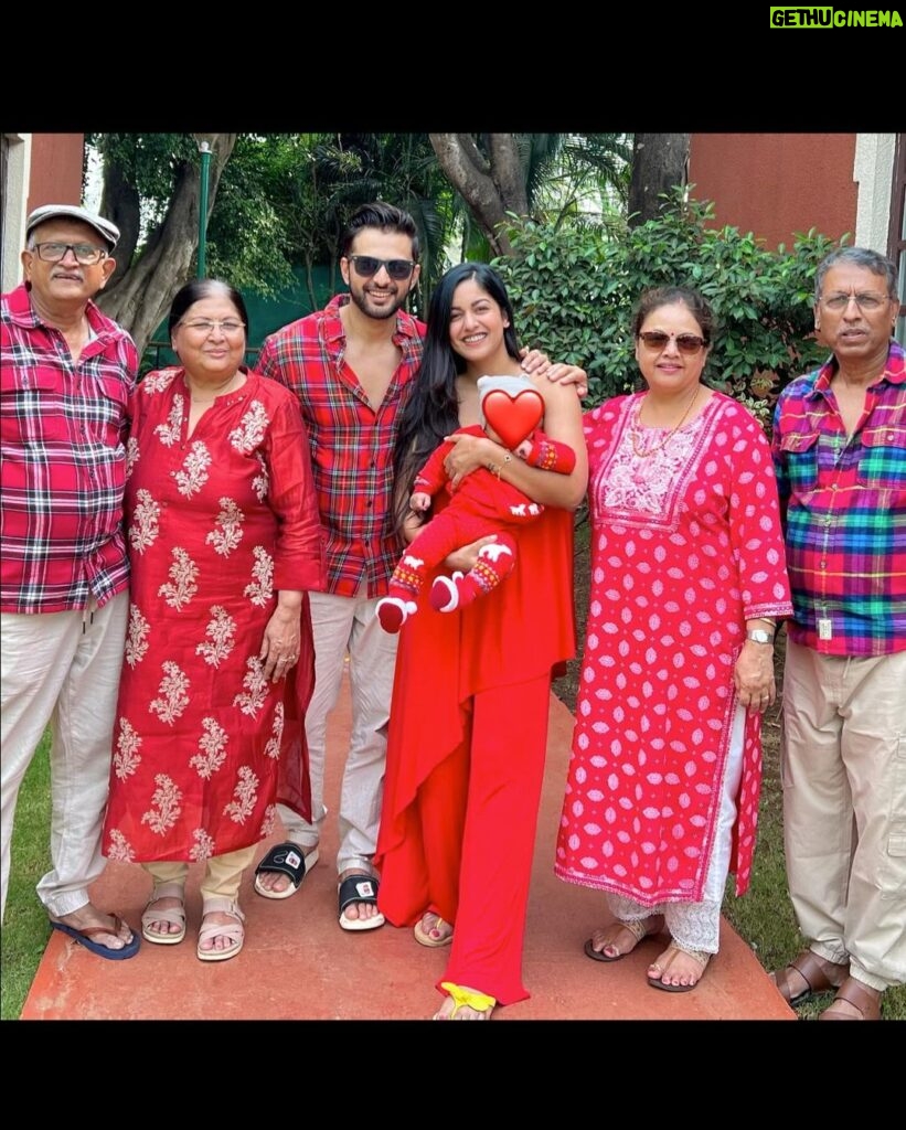 Ishita Dutta Instagram - Merry Christmas from us to you 🎄🎅❄ 🧿🧿🧿