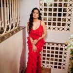 Ishita Dutta Instagram - Christmas vibes ❤️ Styling & Concept: @styleitupbyaashna Shot by: @mirajverma_photography Outfit: @creativefashion_by_himani Jewellery: @nishka.closet_ Hair & Makeup by: @makeoverbysejalthakkar @celebsmakeupbysejal Location: @blabberallday #christmas #red #ishitadutta #styleitupbyaashna #santa
