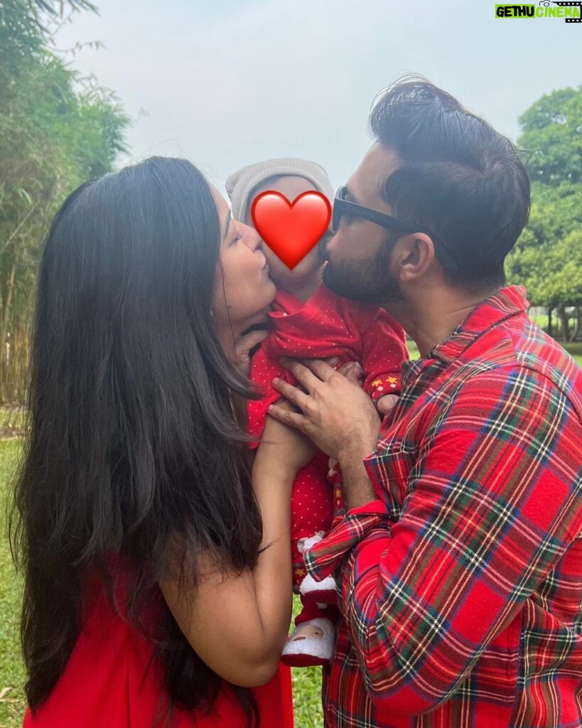 Ishita Dutta Instagram - Merry Christmas from us to you 🎄🎅❄️ 🧿🧿🧿