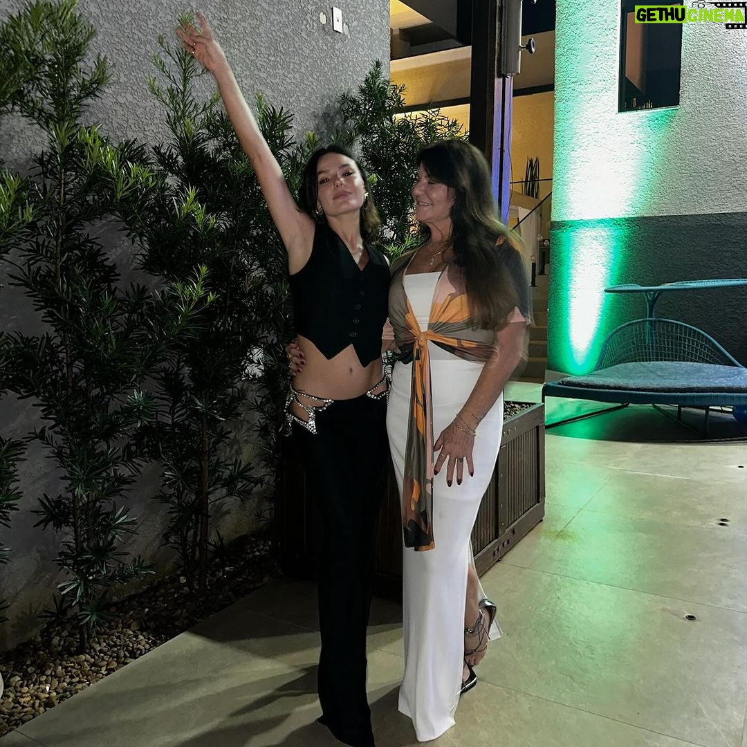Isis Valverde Instagram - Natal feliz ♥️💫