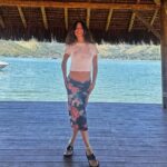 Isis Valverde Instagram – Encontros, abraços, elaborações,
lembranças, sonhos, lágrimas, gargalhas. 
Ah!!!! E o mar!
E vc! 💍