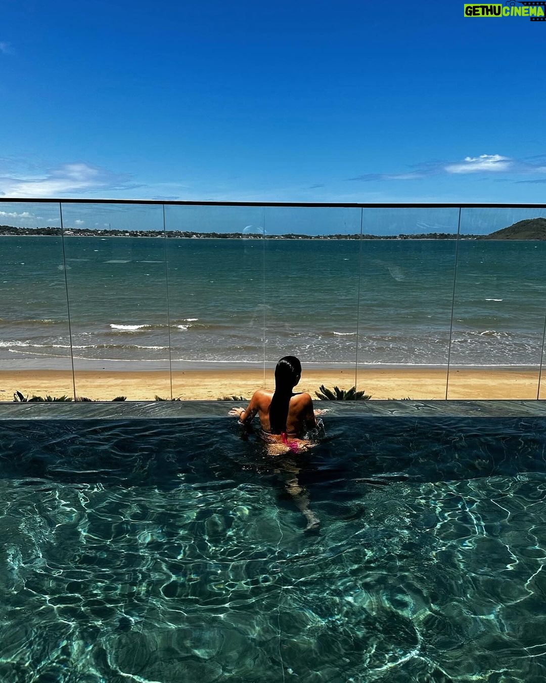 Isis Valverde Instagram - Eu, ele e o mar 🌊🩵