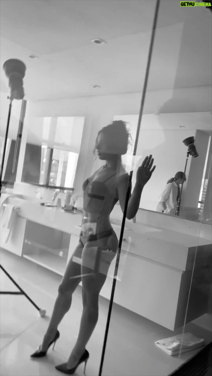 Isis Valverde Instagram - Bastidores que eu amo! ✨♥️