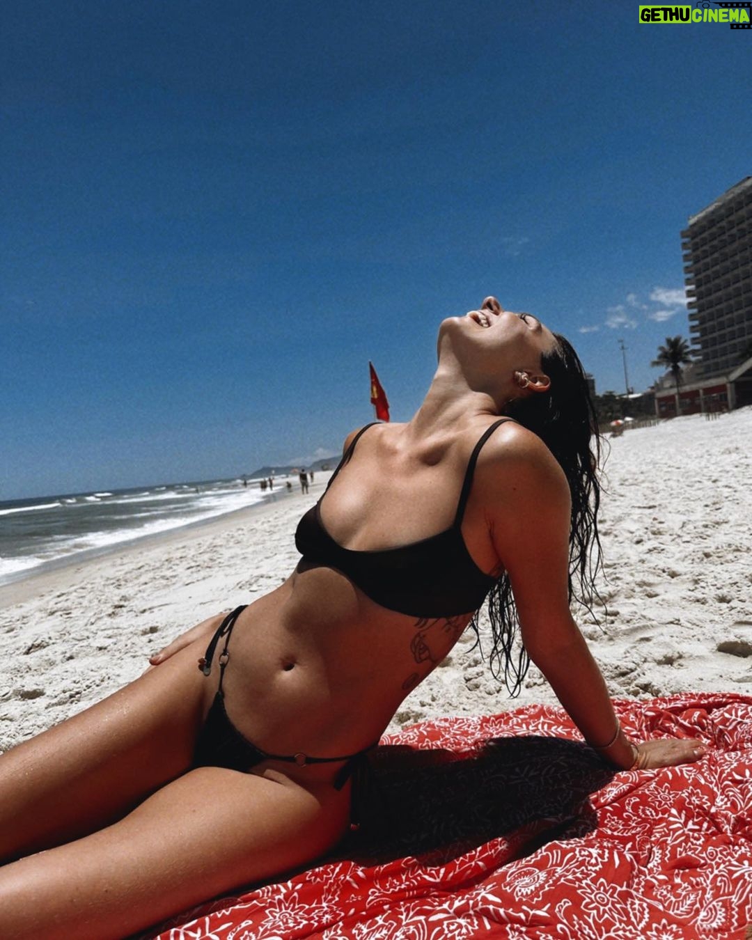 Isis Valverde Instagram - vacation mode on 😎 Rio De Janeiro, Brazil