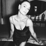 Isis Valverde Instagram – about last night 🖤 #Angelica50anos