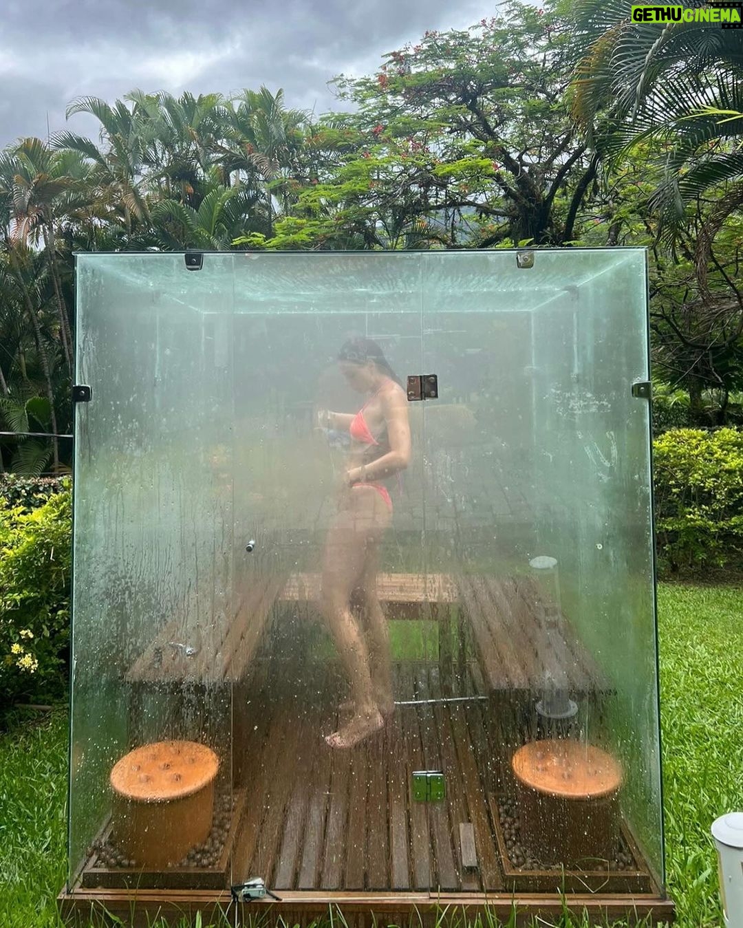 Isis Valverde Instagram - Life’s happening 💫