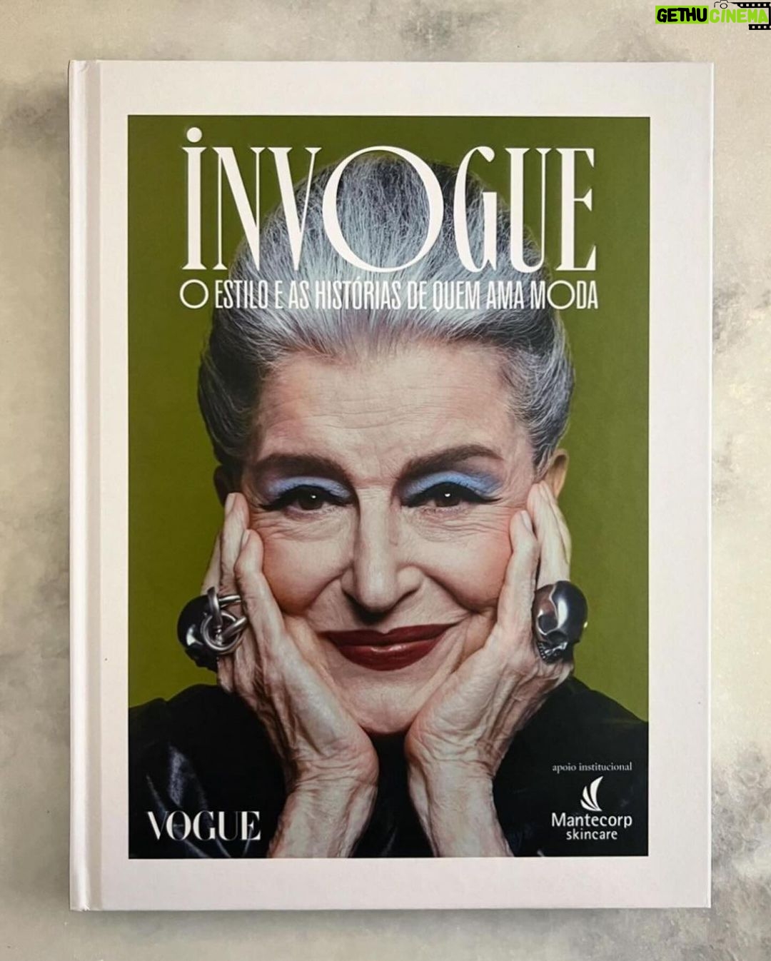 Isis Valverde Instagram - Em 2020, fui capa da Vogue Brasil e hoje tenho o privilégio de fazer parte do primeiro livro lançado pela marca, o “InVogue”, que conta a história de mulheres que amam moda. O lançamento é amanhã, dia 26, e vai ter download gratuito no site da Vogue Brasil. Vogue contando a moda em histórias e marcando pra sempre a minha! ♥️ Fotos: @ivanerick Styling: @carlosesser Beleza: @silviogiorgio Direção de arte: @juliakoala Produção executiva: @carolishimaru e @deialansky Assistente de produção: @natprospero Set Design: @vitorroque Produção de Moda: @milenaricciardi_ Assistentes de foto: @frankindalmeida e @sidao1 Assistente de beleza @yanthibrignol e @julia_boeno Assistente de set design: @julhajulia Retouch: @philipemortosa Camareira: @eliana_amaralj Manicure: @rose_lunna