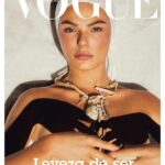 Isis Valverde Instagram – Em 2020, fui capa da Vogue Brasil e hoje tenho o privilégio de fazer parte do primeiro livro lançado pela marca, o “InVogue”, que conta a história de mulheres que amam moda.

O lançamento é amanhã, dia 26, e vai ter download gratuito no site da Vogue Brasil. 

Vogue contando a moda em histórias e marcando pra sempre a minha! ♥️

Fotos: @ivanerick
Styling: @carlosesser
Beleza: @silviogiorgio
Direção de arte: @juliakoala
Produção executiva: @carolishimaru e @deialansky
Assistente de produção: @natprospero
Set Design: @vitorroque
Produção de Moda:  @milenaricciardi_
Assistentes de foto: @frankindalmeida e @sidao1
Assistente de beleza @yanthibrignol e @julia_boeno
Assistente de set design: @julhajulia
Retouch: @philipemortosa
Camareira: @eliana_amaralj
Manicure: @rose_lunna
