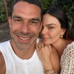 Isis Valverde Instagram - Encontros, abraços, elaborações, lembranças, sonhos, lágrimas, gargalhas. Ah!!!! E o mar! E vc! 💍