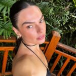 Isis Valverde Instagram – “Ela
Mas que haverá com a Lua, que sempre que a gente a olha, é com um novo espanto?”
