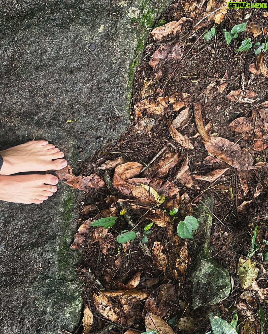 Isis Valverde Instagram - “Ela Mas que haverá com a Lua, que sempre que a gente a olha, é com um novo espanto?”