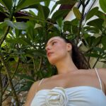 Isis Valverde Instagram – Esse look >>>>