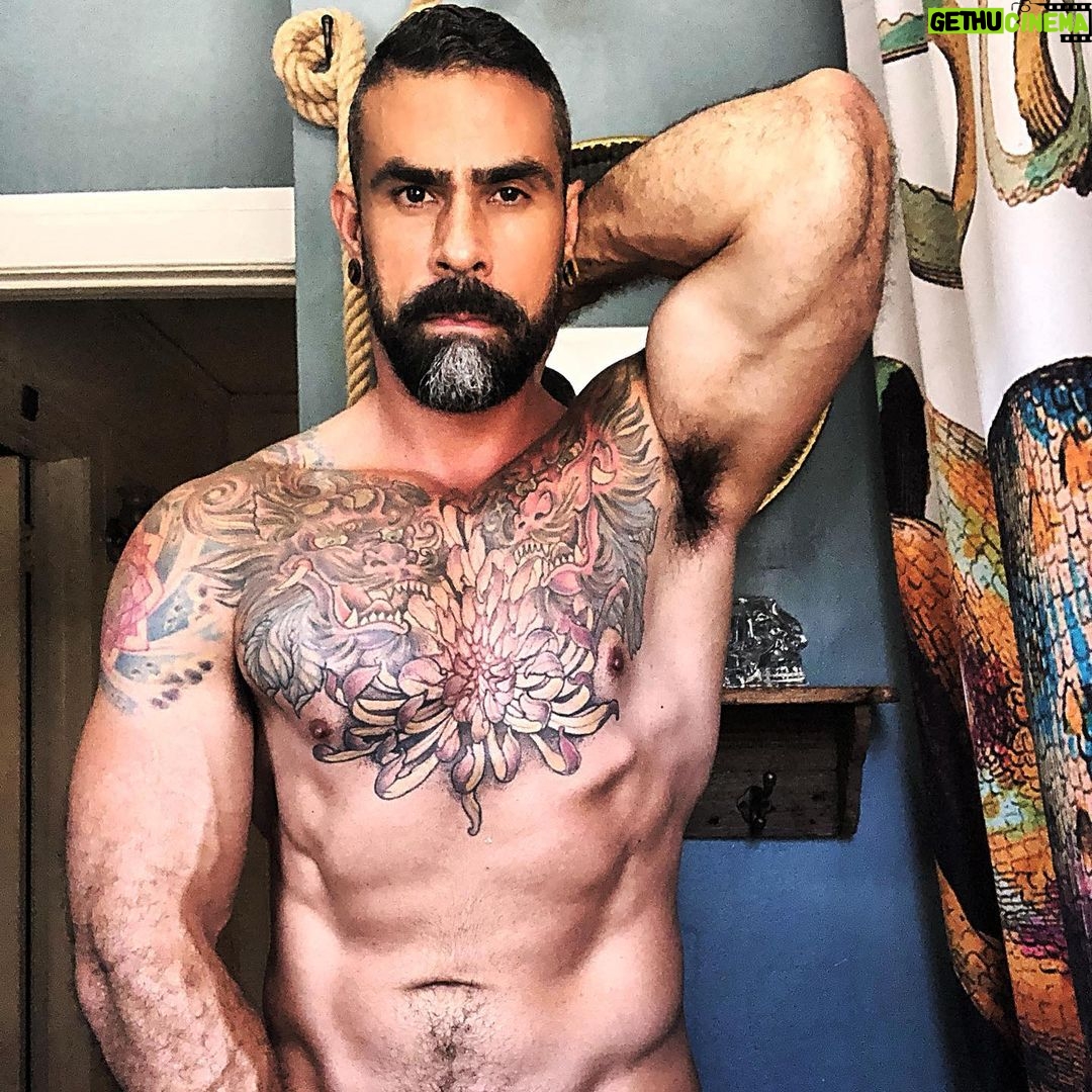 Israel Zamora Instagram - Good morning! Hope your Tuesday is off to a good start!! #instahunk #gaydaddy #gayfit #gaymuscle #bathroomselfie #gayhot #scruffygay