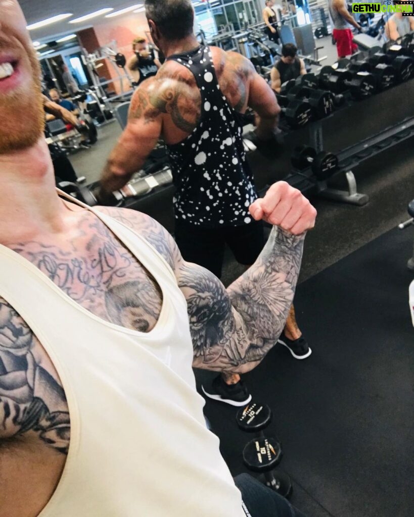 Israel Zamora Instagram - Adam and I hitting the gym, sneak attach photo session #muscleup #gymtime #gay #men #scruffygay #tattoo #gaydaddy