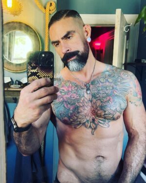 Israel Zamora Instagram - Fresh #fade and #beard  trim @mikeysbarbershopla