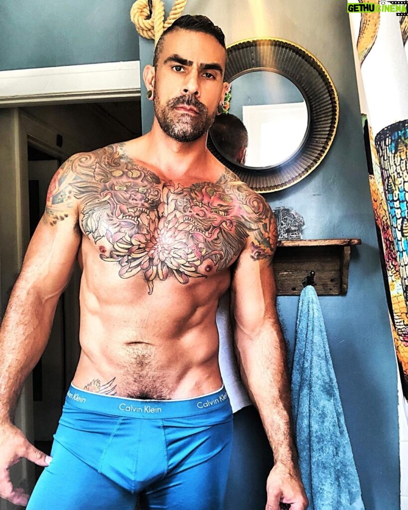 Israel Zamora Instagram - Good morning! Hope your week is off to a good start! #morning #morningselfie #bathroomselfie #scruffygay #gaydaddy #gaymuscle #muscle #tattoo #beautifulmen #losangeles