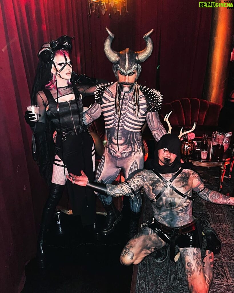 Israel Zamora Instagram - A little Summoning at the @bouletbrothers Halloween 🎃 ball…..By the powers that be 3×3 Helmet and shoulder pieces made by @shokrala The Globe Theater