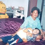 Itchnakorn Pheungkiatrasmee Instagram - คิดถึงยายจัง ยายสบายดีไหม ? มองดูลูกอยู่บ้างรึป่าว คงดูอยู่แหละ ดูทรงละทรงละคงเป็กเหล้าขาวอยู่กับเทวดาแล้วก็ลุกขึ้นฟ้อนรำพร้อมกับโม้ไปด้วยว่าหลายตัวเองเก่งแค่ไหน 5555 คิดถึงมากๆเลยครับ รอลูกอยู่บนนู้นนะ นานหน่อยเพราะนี่ไม่ได้รีบ มีภารกิจต้องทำให้สำเร็จก่อน ถึงเวลาแล้วค่อยเจอกัน ❤️❤️❤️❤️