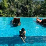 Itchnakorn Pheungkiatrasmee Instagram – ตั้งแต่ทำวงมา นี่ถือว่าเป็นการพีกอย่างเป็นทางการจริงๆ เป็นจังหวะที่ดีของวง และการเมือง แอบหวั่นใจก่อนมาอยู่ว่าจะได้แคนตั๋วไปประท้วงไหม 555 แต่ก็ผ่านมาได้ด้วยดี ก่อนหน้านี้อาจจะแสดงความดีใจจนออกนอกหน้าแล้วไปกระทบจิตใจใครไปผมต้องขออภัย แต่ให้เข้าใจเถิดว่าเราไม่ได้เจตนา แต่มันเป็นการรบกับอำนาจที่ปล้นเสียงของประชาชนไปยาวนานมาก นานมากๆ ที่รู้สึกว่าต่อสู้มาตลอด วันนี้คิดว่ามันคงจบลงแล้ว เชื่อว่าพรรคและ สว คงไม่ขัด มติของประชาชน หลังจากพักครั้งนี้กลับไปมีงานใหญ่ที่ต้องทำ ไม่ว่าจะเป็นการสร้างเมฬุที่สัญญาไว้ให้แล้วเสร็จ การทำโชว์ใหม่ การเตรียมตัวทำซิงเกิ้ล การวางแผนคอนเสริต รวมถึงการหาทางจัดตั้งสมาคม เพื่อนำไปสูสมาพันธ์นักดนตรีในอนาคต เพื่อสวัสดิการของนักดนตรี ไม่ว่าจะเล็กหรือใหญ่ ภาครัฐจะแข็งแรงได้ ส่วนหนึ่งคงต้องมาจากการร่วมมือกับภาคประชาชนที่แข็งแรงไม่แพ้กัน และธุรส่วนตัว ภาพยนตร์อีกมากมายที่วางกองทิ้งไว้นาน ขอบคุณอีกครั้งที่ทุกคนร่วมต่อสู้มาด้วยกัน มาถึงตอนนี้อย่าพึ่งเป็นกังวนไป พวกเราสมควรได้พัก พักบ้าง เพื่อชาทพลังกลับไปสู่โลกแห่งความจริงอีกครั้งอย่างมั่นคง สุดท้ายนี้ ที่พักดีสัส ❤️ Santhiya Koh Phangan Resort & Spa
