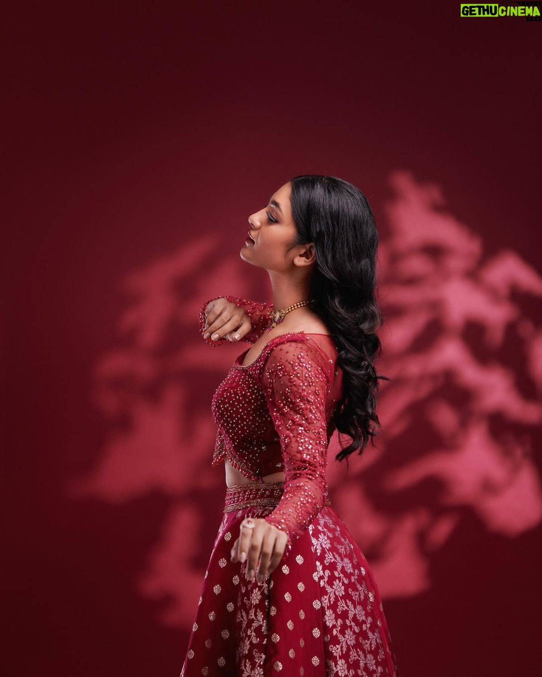 Ivana Instagram - π Photography @jibinartist Stylist @stylewithandriya Makeup @brahma_hairandmakeup Outfit @thunnal Jewellery @cressidasignaturejewels Assistant Stylist @_aleenaraju @eb___it Studio @tinyturtle.media