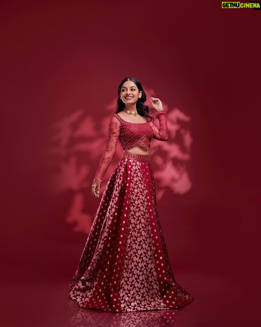 Ivana Instagram - π Photography @jibinartist Stylist @stylewithandriya Makeup @brahma_hairandmakeup Outfit @thunnal Jewellery @cressidasignaturejewels Assistant Stylist @_aleenaraju @eb___it Studio @tinyturtle.media