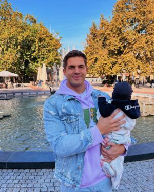 Ivo Arakov Instagram - The best part of me ❤️ Happy Friday!