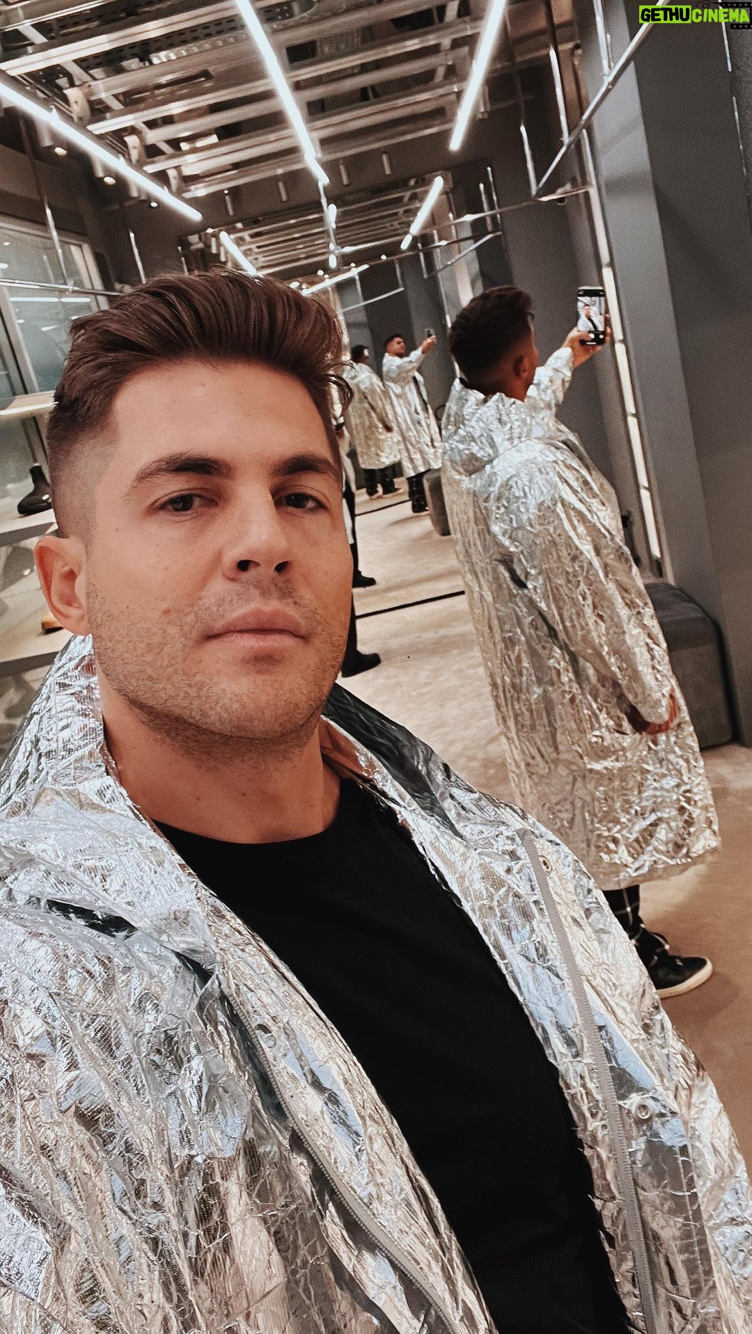 Ivo Arakov Instagram - The excitement when I have to put my 📞 in ✈️ mode! ✌️🥳