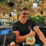 Ivo Arakov Instagram - Пренесох лятното си плажно настроение и в градска среда с коктейлите на Гордънс @gordons.gin.bg Просто ми е все още някак лятно. 🍋 Sofia, Bulgaria