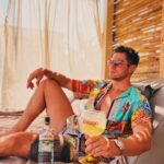 Ivo Arakov Instagram - Към лятното чудо разнообразявам с коктейлите на Gordon’s Gin по проста майсторска рецепта: •Добро настроение •50 мл джин •150 мл тоник •Резен лайм за декорация 🍋🌴 Sunny Beach