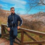 Ivo Arakov Instagram - На Вазовия водопад. Разходката там е Еко, но не е лЕко! Таквизи стълби има неудобни, че…разтегнах. Иначе… Ей ме на, целия облечен в Целина и Белина! Всичко най-подходящо за разходка в гората (един приятел тъй ми речи @gabrnikolaeva ) Чи ко не му харесвати? Нагизден съм си топ. Млад съм още, угаждам си 😄😄😄 #yolo #celine #park #climbing #balenciaga Вазова Еко Пътека