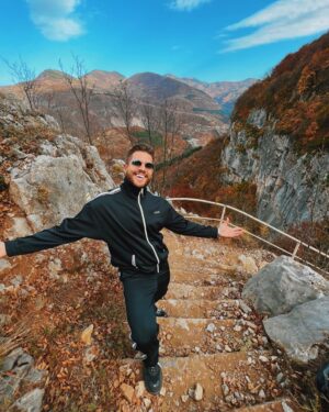 Ivo Arakov Instagram - Всеки ден е нова възможност за ново начало и стъпка към позитивната промяна, която винаги сте искали в живота си! Или както се казва “от понеделник почвам” 
✌️😜 Но какво ли разбирам и аз 😄 #new #beginning единствено, че не трябва да започваш дело само за да го приключиш това е ⛔️ че не сте на мястото си! Хубава седмица 😇
