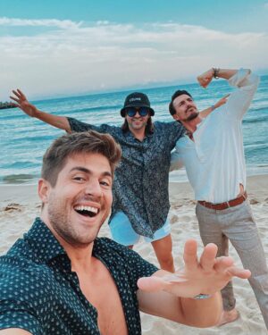 Ivo Arakov Instagram - Our last goodbye with summer ‘22 🌴