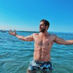Ivo Arakov Instagram - Съветът ми е много простичък! Грабете слънчева енергия, защото цяла зима това сме чакали! ✌️😄