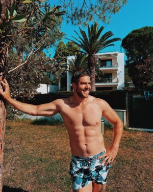 Ivo Arakov Instagram - Summer vibes 🌊🏄‍♂️