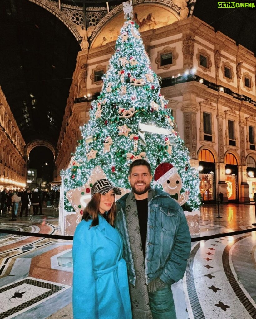 Ivo Arakov Instagram - Happy New Year 🥳 wherever you are I wish for all of us it to be a good one with positive energy and good vibration for every day! 🎉🥰 Galleria Vittorio Emanuele II, Milan, Italy