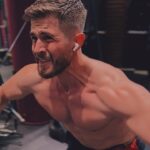 Ivo Arakov Instagram - 🎉 Когато 🧸 вече е облякъл зимния кожух! Весело посрещане на всички, които са в залата, а не на масата! 💪😂 This is Thor level ( @chrishemsworth ) approved post! ✌️😁 Feeling blessed being worthy of the 🔨 North Pole