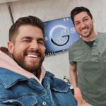 Ivo Arakov Instagram - 🎉Най-добрите подаръци са онези, които сами си подаряваме, а именно грижата за собственото здраве и усмивка! Защото веселите празници са още по-празнични със сияйната усмивка. Затова си отделих една процедура по избелване. Тази Коледа не само звездата на елхата ще блести! 💪😄🍾 Sofia, Bulgaria