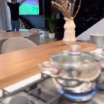 Ivo Arakov Instagram - С @boschhomebg не губя и секунда време от важните неща. Добрата конструкция помага за почистване с едно движение. Бързина при готвенето и функцията FlameSelect с девет степенна прецизна настройка на пламъка. И спирането на всички котлони с натискането на един бутон! #bosch #boschhome #boschhomebg #boschathome #likeabosch @boschhomebg Sofia, Bulgaria
