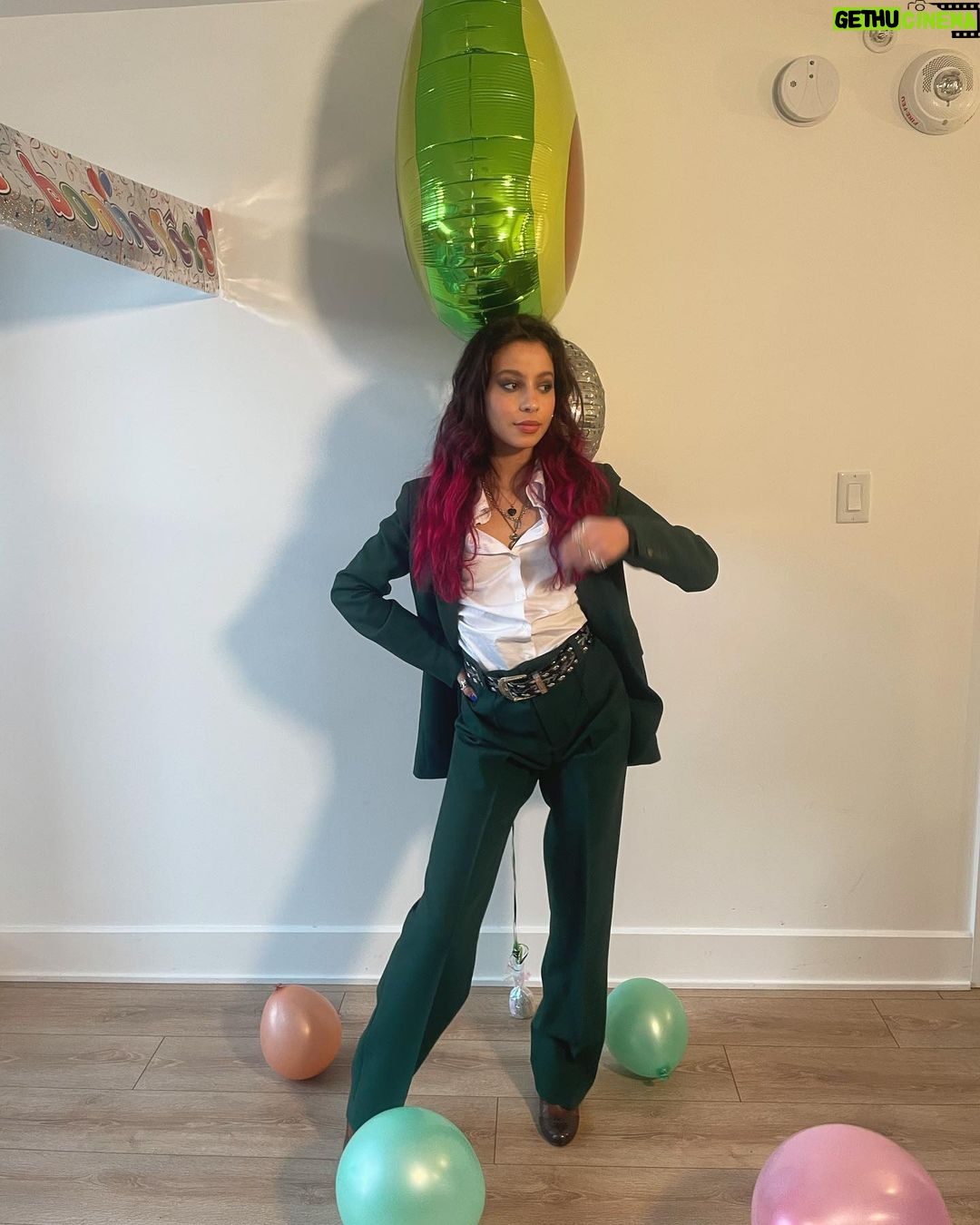 Izabella Alvarez Instagram - Happy to be here! Montreal, Quebec