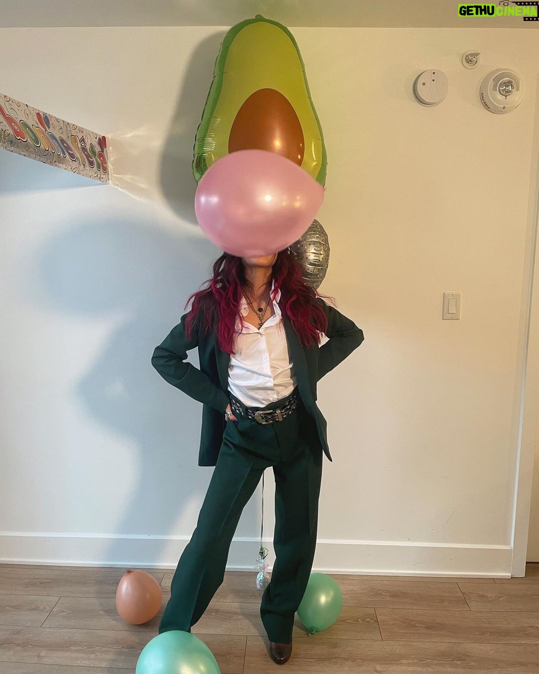 Izabella Alvarez Instagram - Happy to be here! Montreal, Quebec